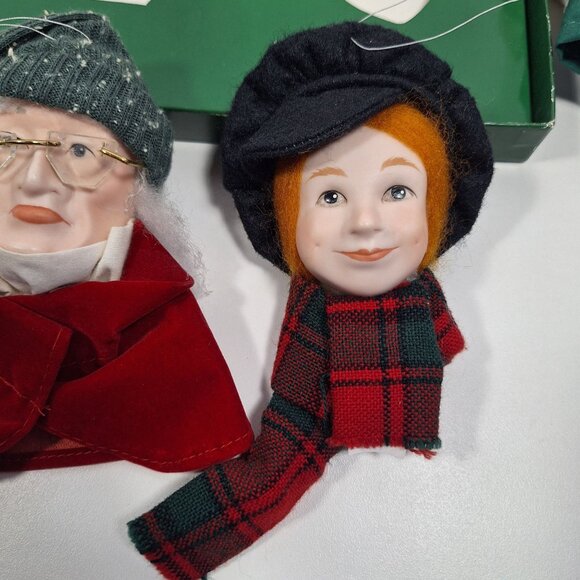 A Christmas Carol Heritage Village Tiny Tim Bob Cratchit Scrooge Heads 1988 Lot - Picture 14 of 16